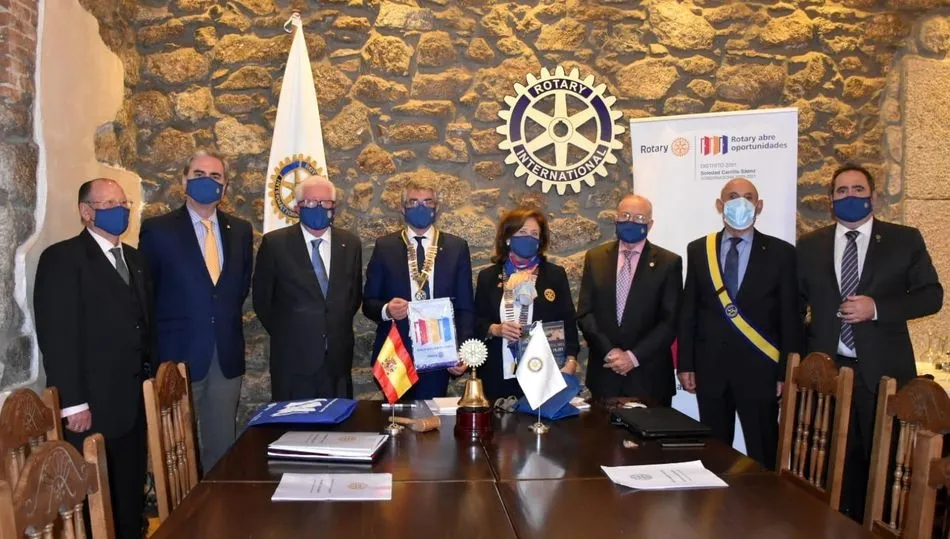 Reunión de los miembros de Rotary Club de Béjar con Soledad Carrillo