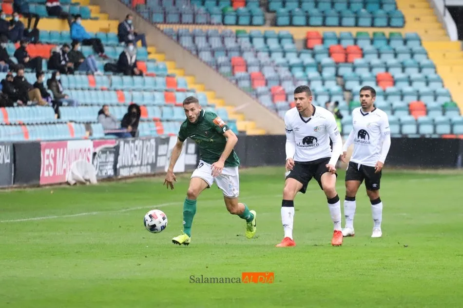 Madrigal y Télles, durante el partido contra el Ferrol / Lydia González