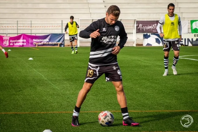 Pepe Carmona, durante un entrenamiento / Unionistas CF