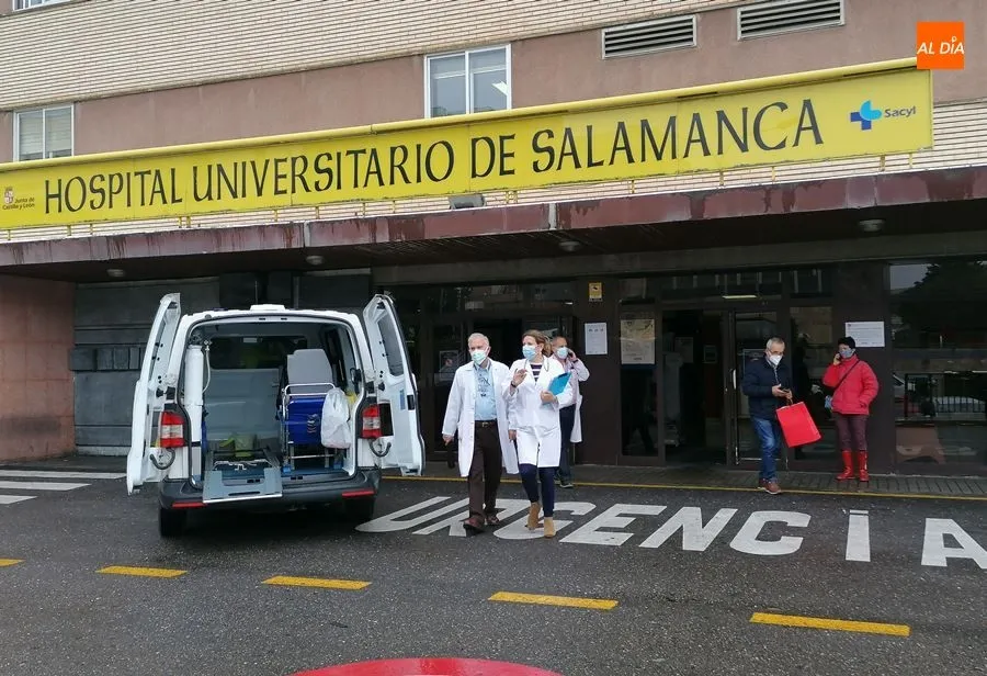 Foto de archivo de la entrada principal del Hospital Clínico Universitario