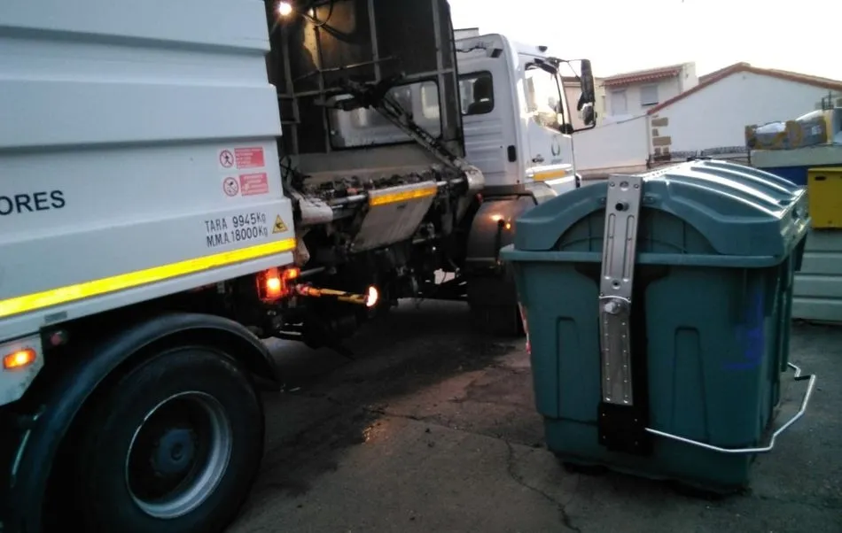 Foto 3 - Urbaser realiza una nueva ronda de limpieza de los contenedores de basura org&aacute;nica  