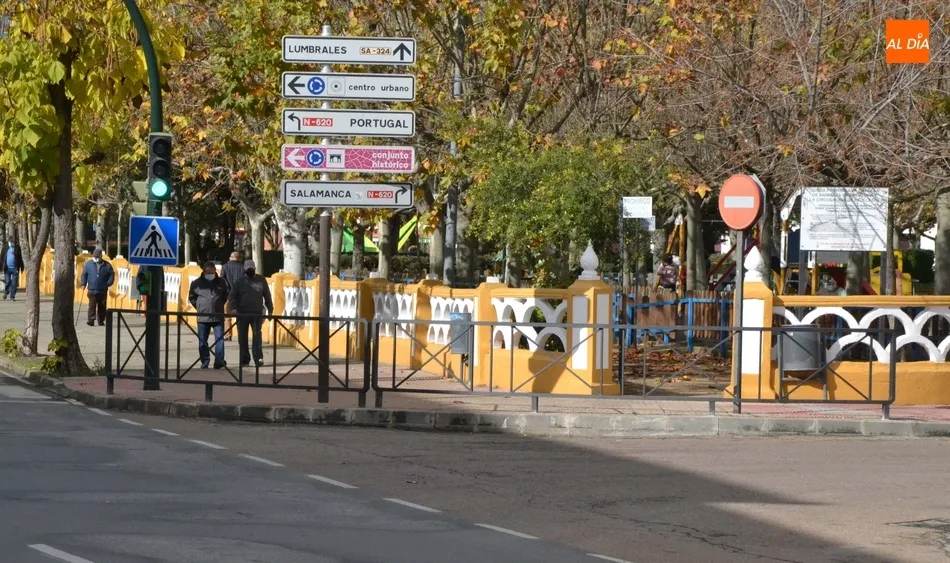 Foto 3 - Instalada una valla de seguridad en la confluencia de la calle Laguna con la Avenida de B&eacute;jar  