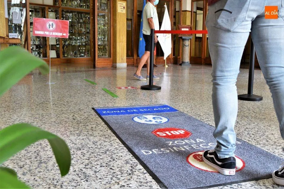 Medidas de prevención a la entrada de un centro educativo en Salamanca
