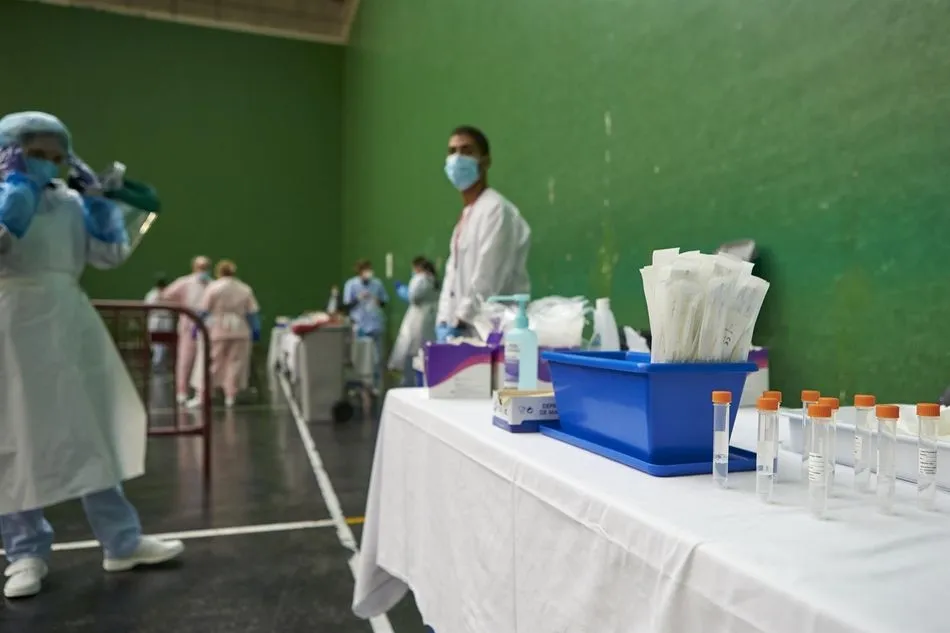 Material dispuesto para realizar PCR de diagnóstico de Covid-19. Foto: EP