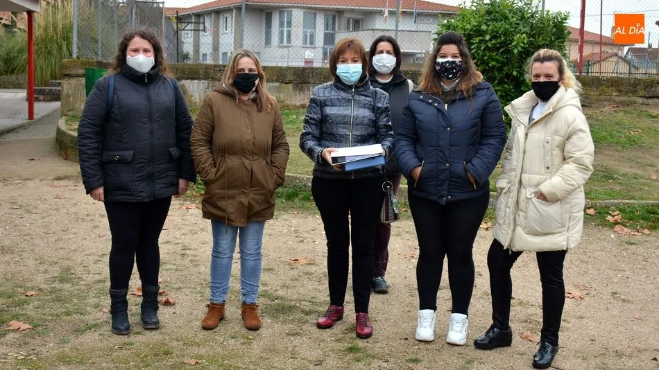 Foto 4 - Emotiva despedida a Maite Mart&iacute;n, directora del CEIP Liminares de Lumbrales