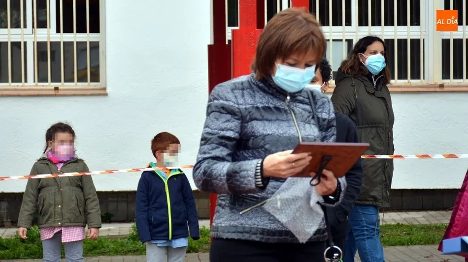 Foto 9 - Emotiva despedida a Maite Mart&iacute;n, directora del CEIP Liminares de Lumbrales