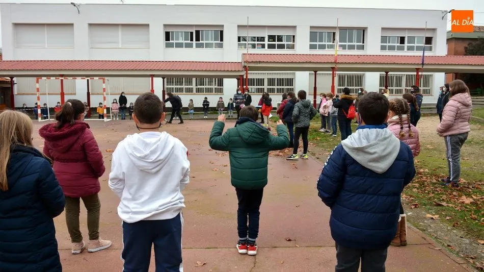 Foto 8 - Emotiva despedida a Maite Mart&iacute;n, directora del CEIP Liminares de Lumbrales