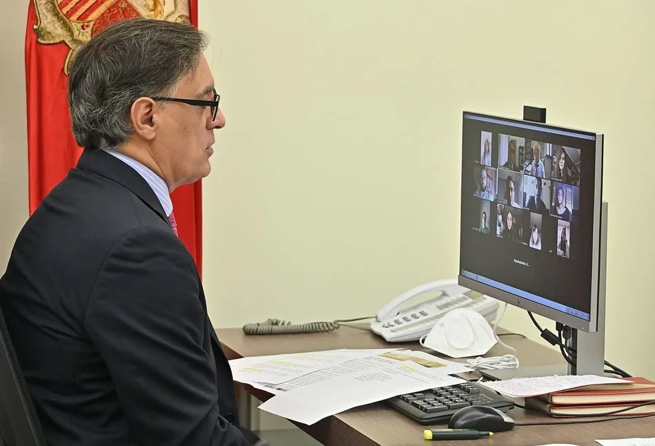 El alcalde de Salamanca, durante el encuentro telemático con los alumnos de FP este martes