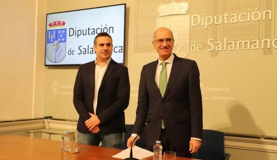 El presidente de la Diputación de Salamanca, Javier Iglesias, acompañado del diputado de Desarrollo Rural, Antonio Agustín Labrador,