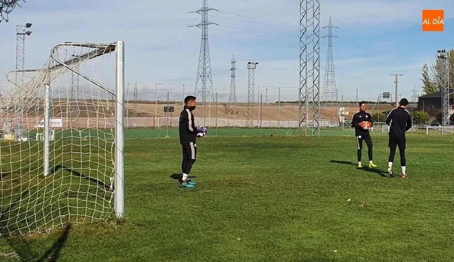 Foto 6 - La plantilla del Salamanca UDS bate r&eacute;cord: tarda dos horas y media en salir al Anexo