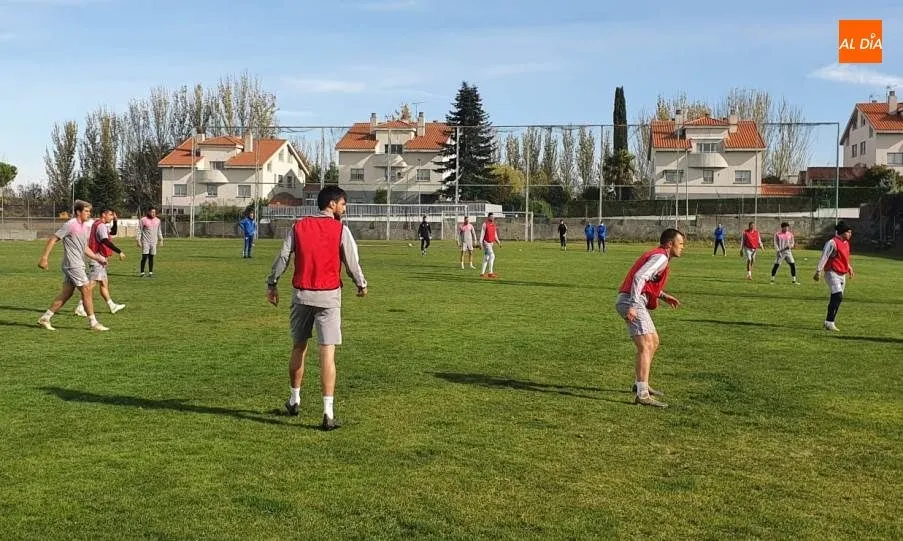 Foto 3 - La plantilla del Salamanca UDS bate r&eacute;cord: tarda dos horas y media en salir al Anexo
