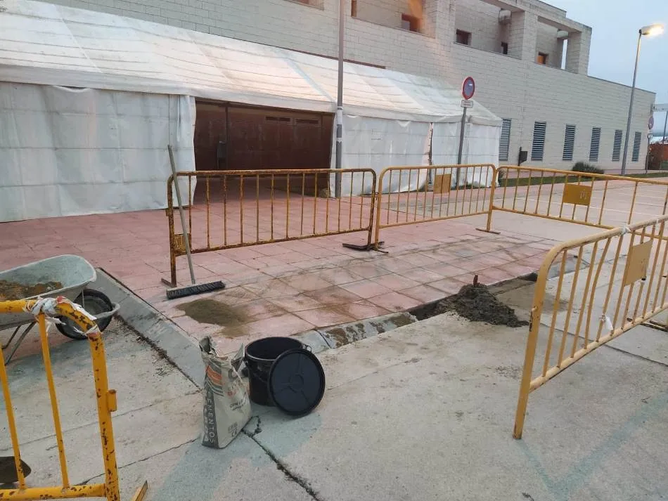 Mejorada la accesibilidad en la entrada al Centro de Salud y Especialidades  