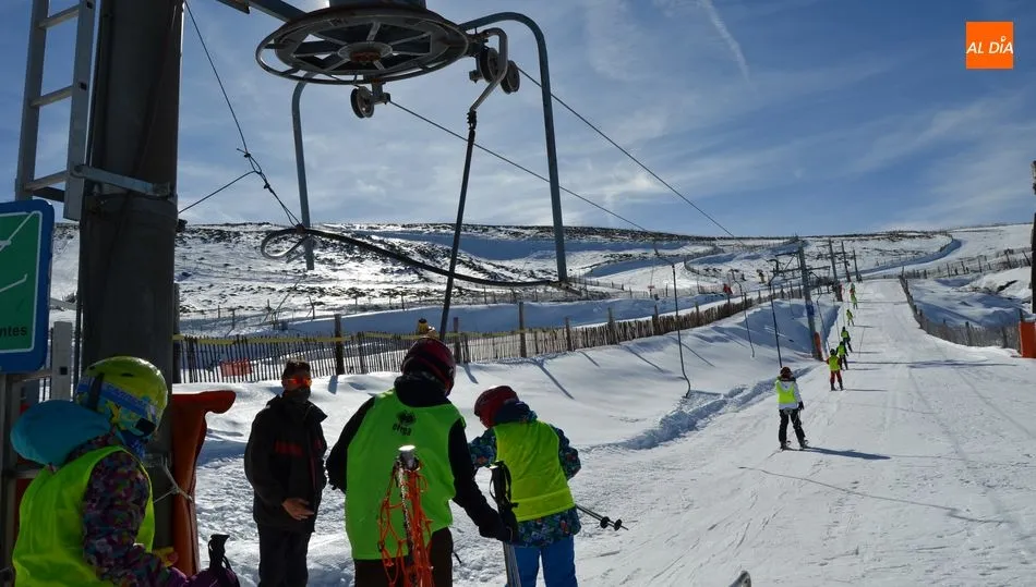Telesquí en la zona de debutantes de La Covatilla