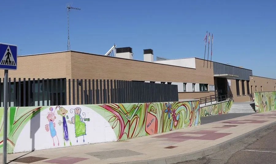 Fachada del colegio público La Ladera