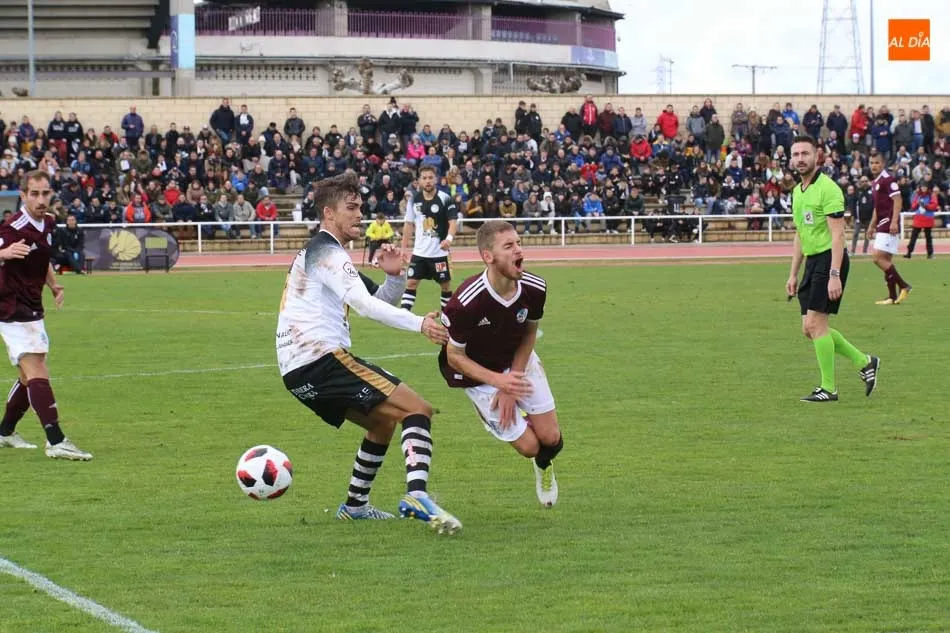 Ribelles comete falta sobre Molina en el duelo de la 2018/2019 celebrado en Las Pistas