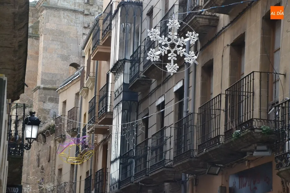 Foto 3 - Ciudad Rodrigo comienza a vestirse de Navidad  
