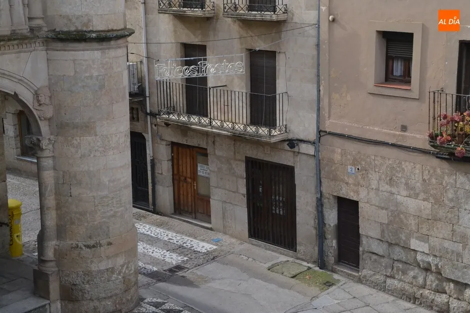Foto 6 - Ciudad Rodrigo comienza a vestirse de Navidad  