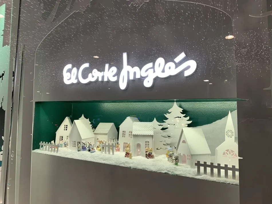 Foto 6 - El Corte Ingl&eacute;s de Salamanca estrena su tradicional iluminaci&oacute;n especial de Navidad&nbsp;