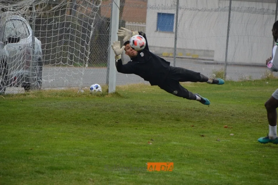 Foto 2 - El Salamanca UDS despide los entrenamientos con goles, alegr&iacute;a y las ausencias de Mora, Puma y...