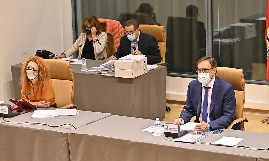 Sesión plenaria del Ayuntamiento de Salamanca, presidida por el alcalde, Carlos García Carbayo