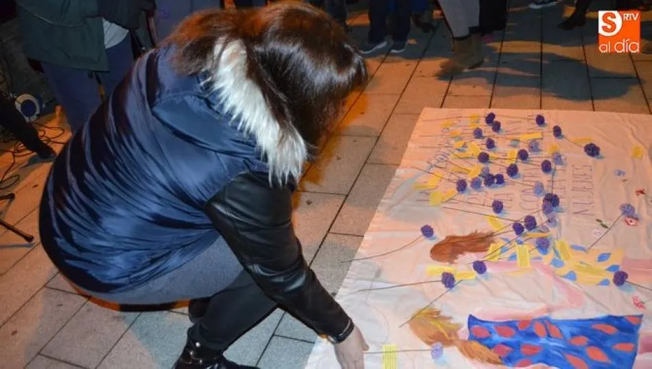 Flores para ellas el 25 de noviembre Día Internacional contra las violencias machistas