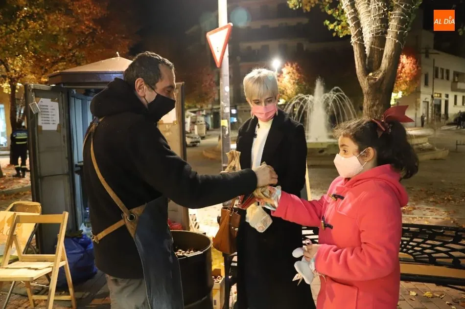 Puesto de castañas asadas en la plaza del Oeste. Foto: Lydia González