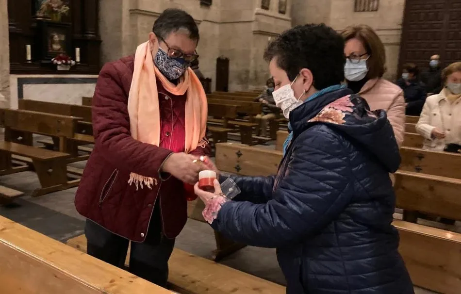 Ciudad Rodrigo enciende por anticipado sus velas para ‘iluminar el mundo’  