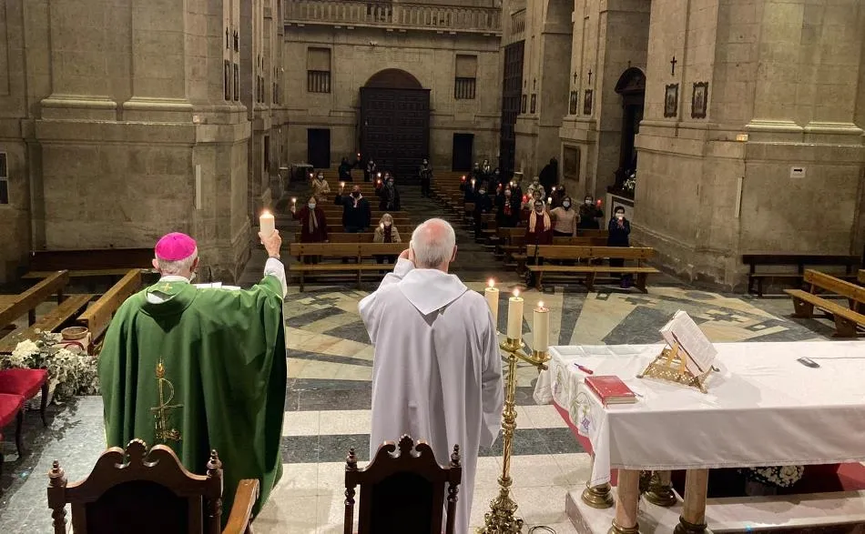 Foto 3 - Ciudad Rodrigo enciende por anticipado sus velas para &lsquo;iluminar el mundo&rsquo;  