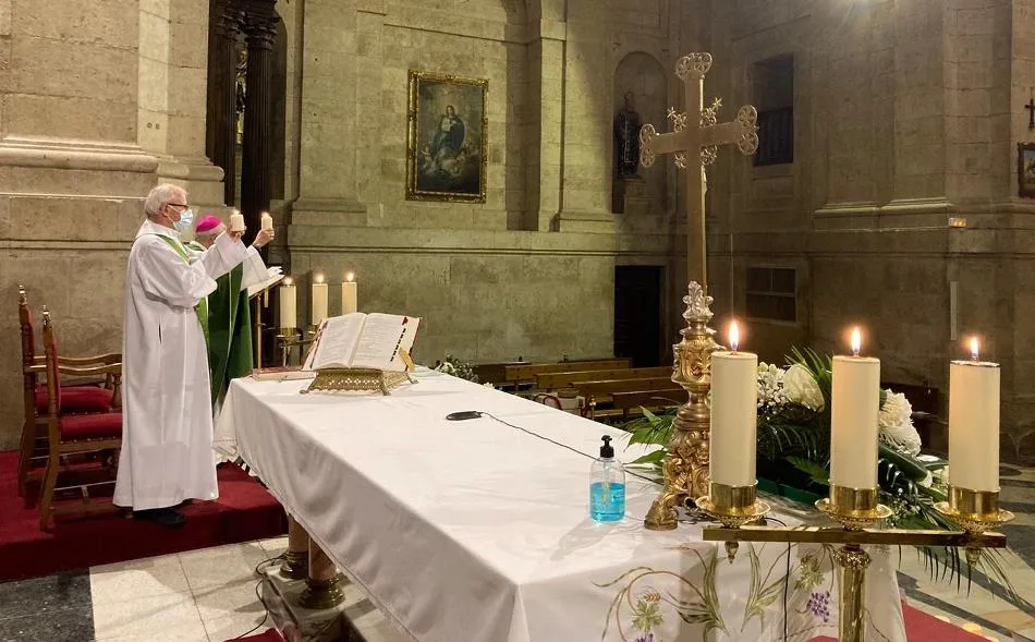 Foto 2 - Ciudad Rodrigo enciende por anticipado sus velas para &lsquo;iluminar el mundo&rsquo;  
