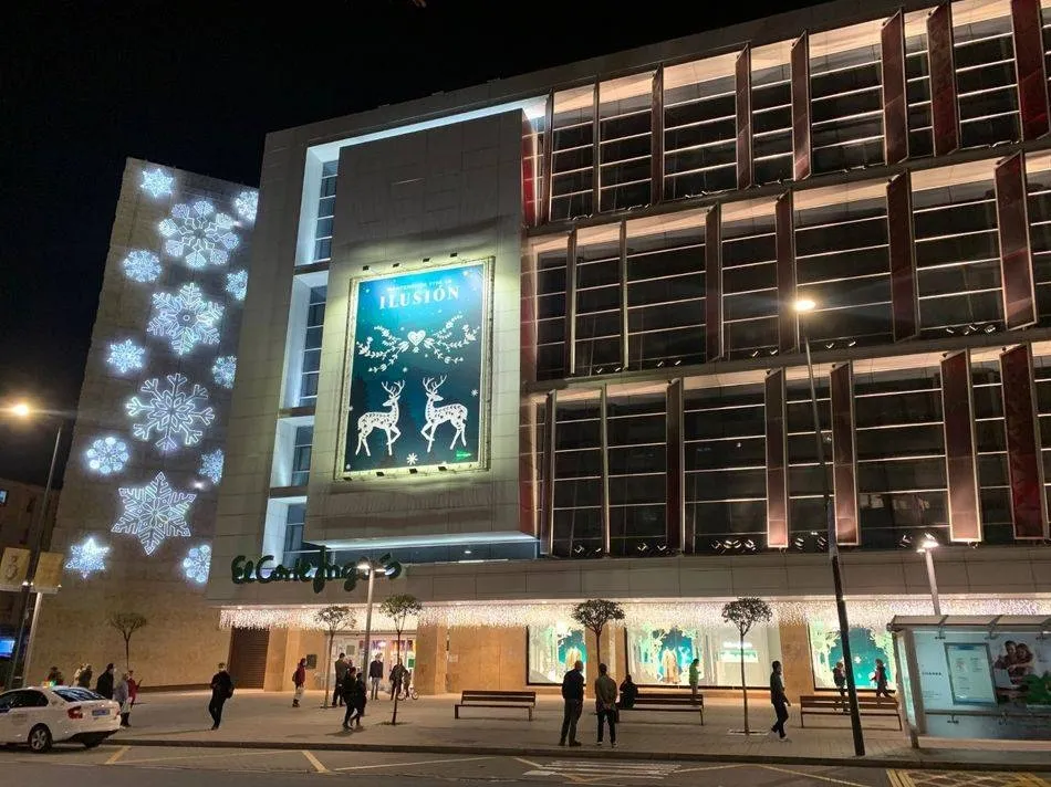 El Corte Inglés de Salamanca, con la iluminación navideña ya encendida
