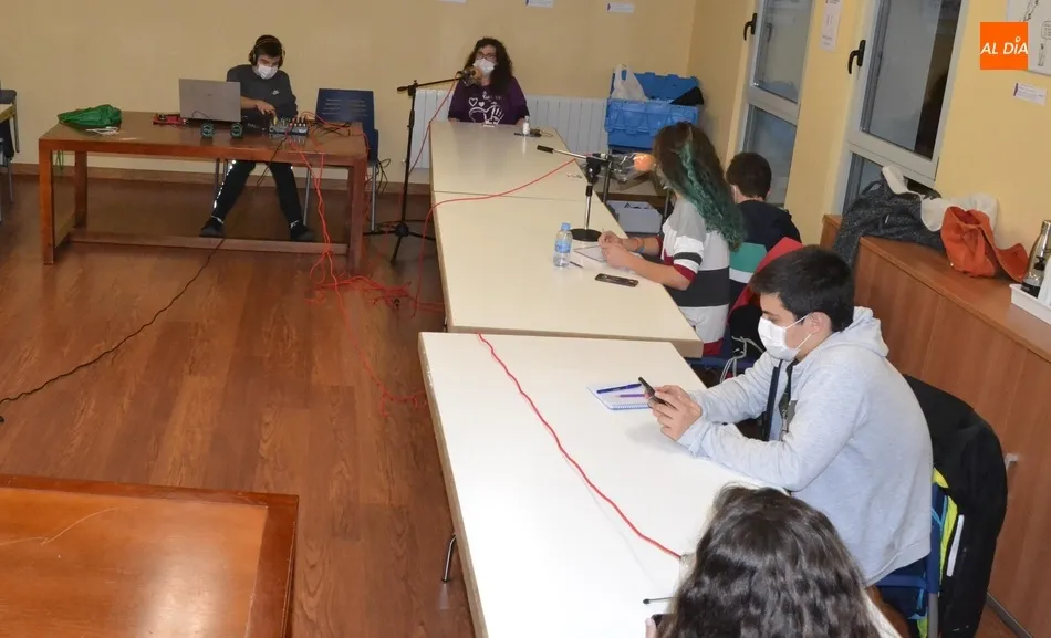 Foto 9 - Radio i finaliza sus emisiones tras cuatro a&ntilde;os de andadura  