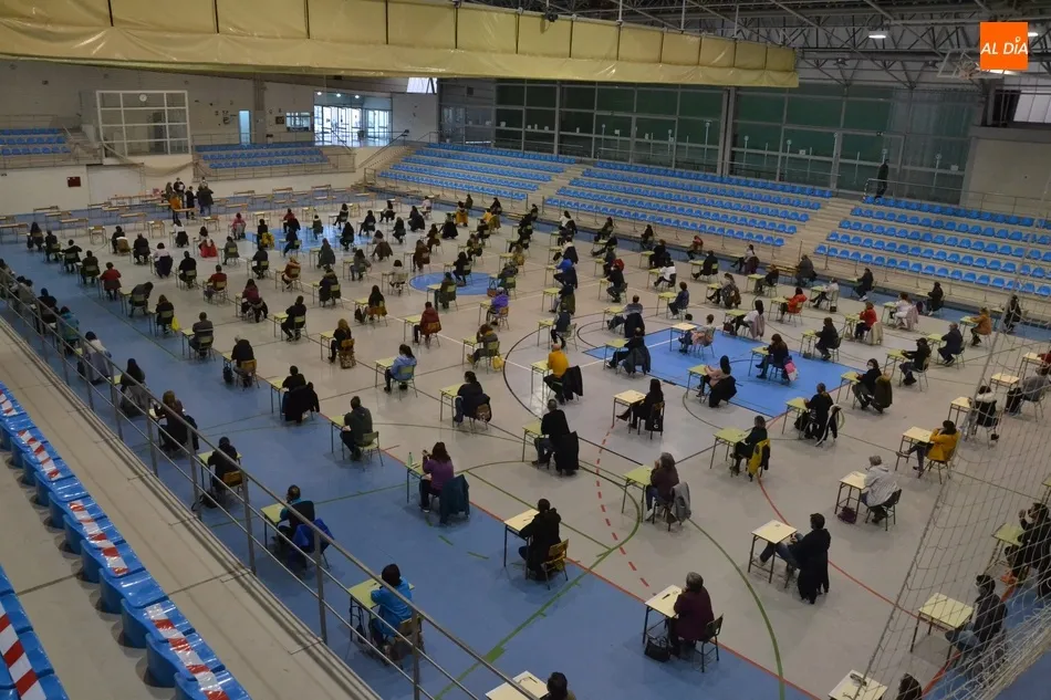 Foto 10 - Un total de 152 personas se examinan en busca de un hueco en la bolsa de limpieza de edificios  