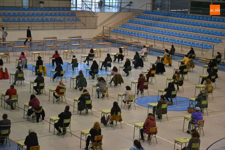 Foto 8 - Un total de 152 personas se examinan en busca de un hueco en la bolsa de limpieza de edificios  
