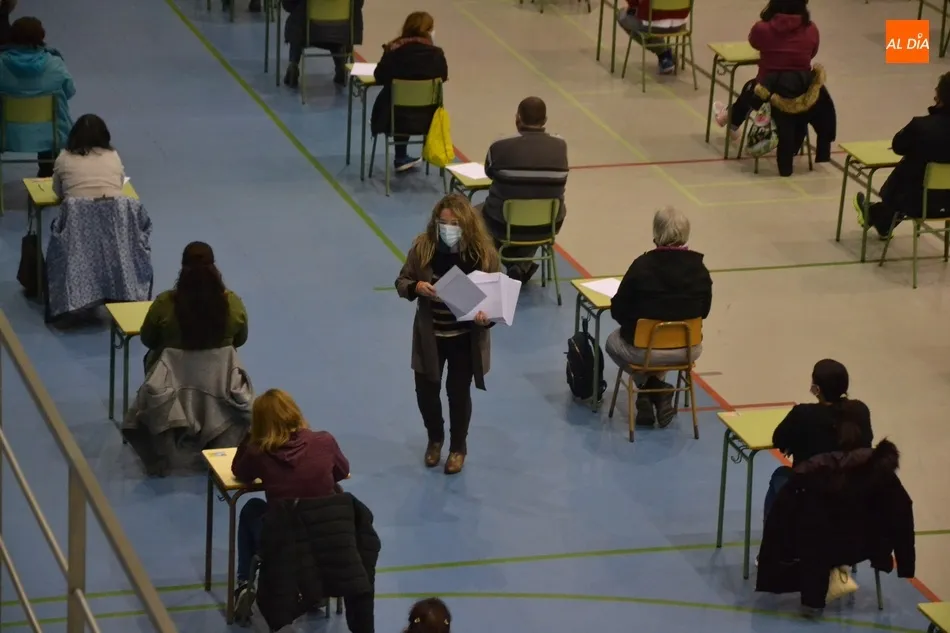 Foto 6 - Un total de 152 personas se examinan en busca de un hueco en la bolsa de limpieza de edificios  
