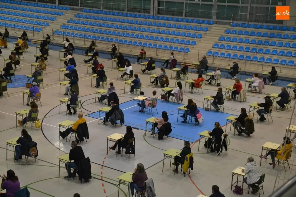 Foto 7 - Un total de 152 personas se examinan en busca de un hueco en la bolsa de limpieza de edificios  