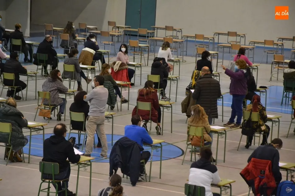 Foto 3 - Un total de 152 personas se examinan en busca de un hueco en la bolsa de limpieza de edificios  