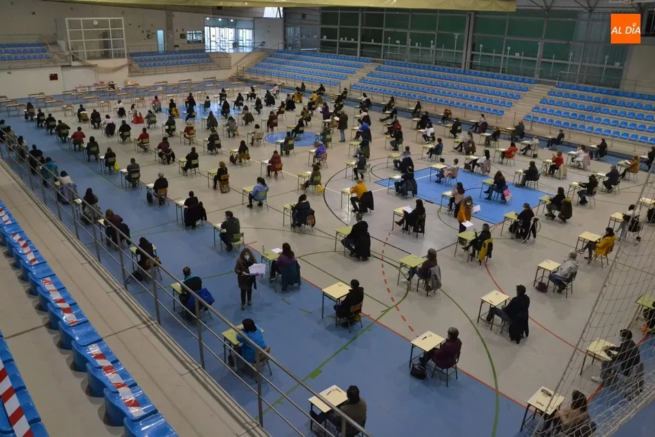 Foto 4 - Un total de 152 personas se examinan en busca de un hueco en la bolsa de limpieza de edificios  