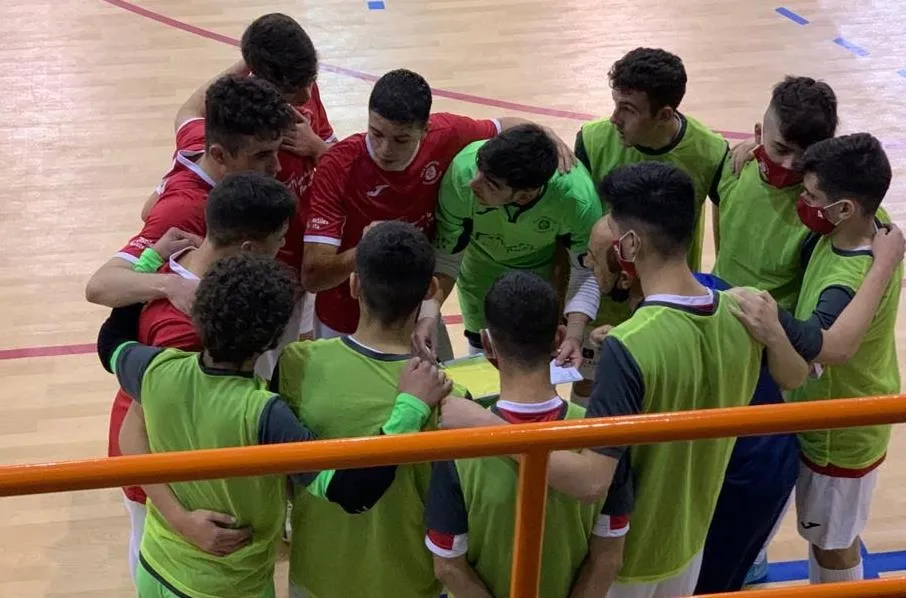 Foto 6 - El III Juvenil conquista La Alamedilla con una gran remontada tras estar contra las cuerdas  