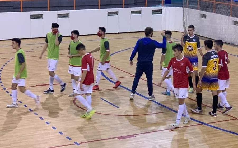 Foto 3 - El III Juvenil conquista La Alamedilla con una gran remontada tras estar contra las cuerdas  