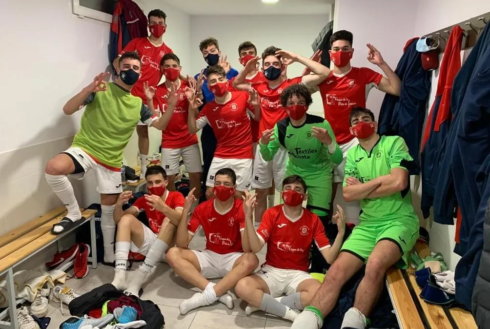 Foto 2 - El III Juvenil conquista La Alamedilla con una gran remontada tras estar contra las cuerdas  