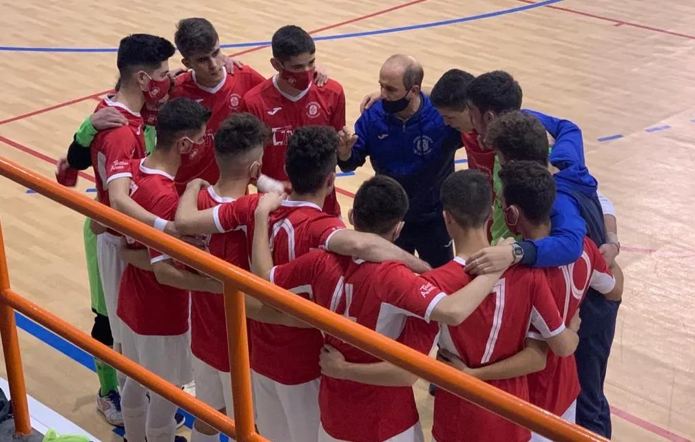 Foto 9 - El III Juvenil conquista La Alamedilla con una gran remontada tras estar contra las cuerdas  