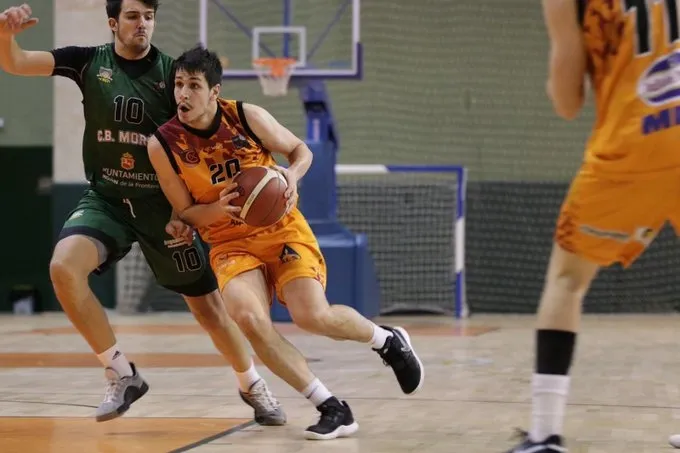 Una acción del partido del Aquimisa / Aquimisa Basket