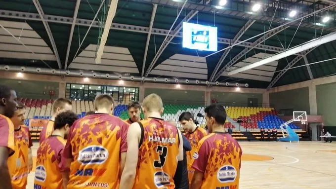 Foto 4 - Paliza del Aquimisa al Mor&oacute;n (84-48) y triunfo del CB Tormes a domicilio sobre el Valladolid...