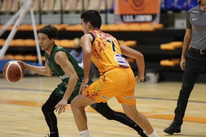 Foto 2 - Paliza del Aquimisa al Mor&oacute;n (84-48) y triunfo del CB Tormes a domicilio sobre el Valladolid...