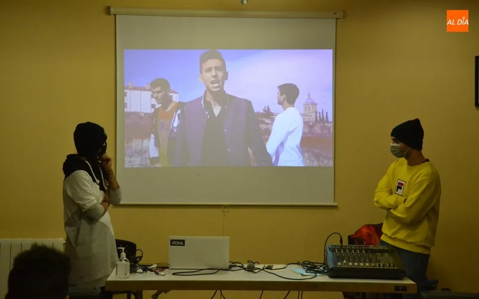 Foto 4 - El Espacio i despide sus actividades juveniles con un taller a cargo de integrantes de The Thirty...