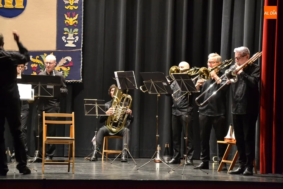 Foto 4 - El Ensemble de Metales de la OSCyL acerca su habilidad a los mirobrigenses  