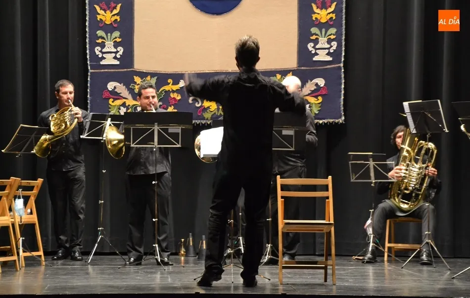 Foto 5 - El Ensemble de Metales de la OSCyL acerca su habilidad a los mirobrigenses  