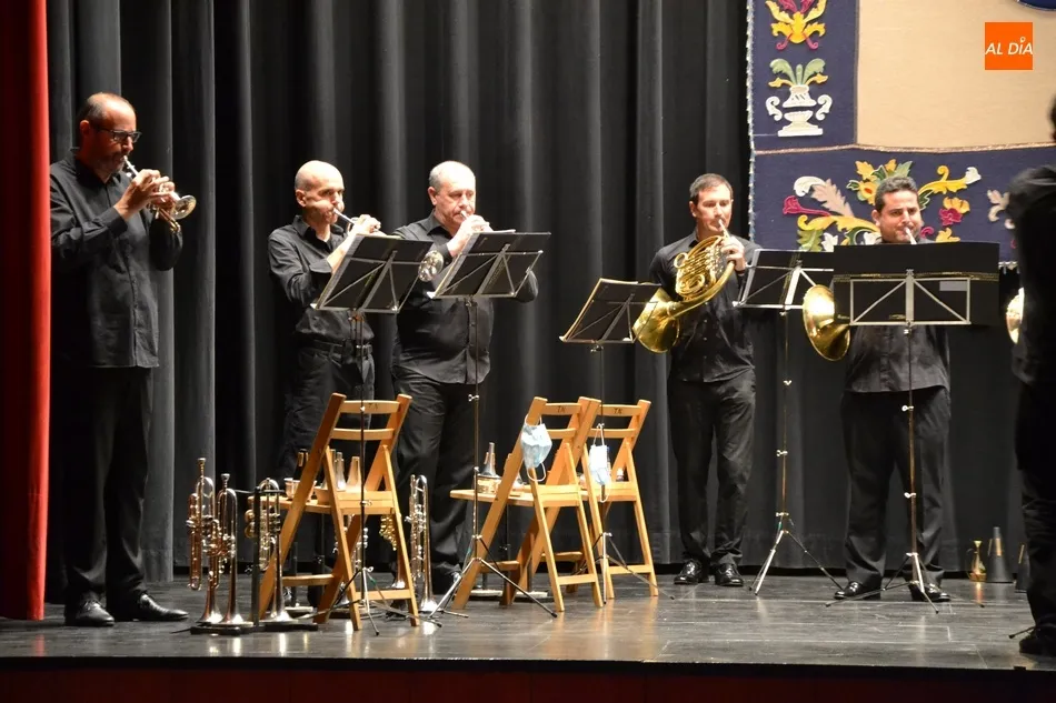 Foto 6 - El Ensemble de Metales de la OSCyL acerca su habilidad a los mirobrigenses  