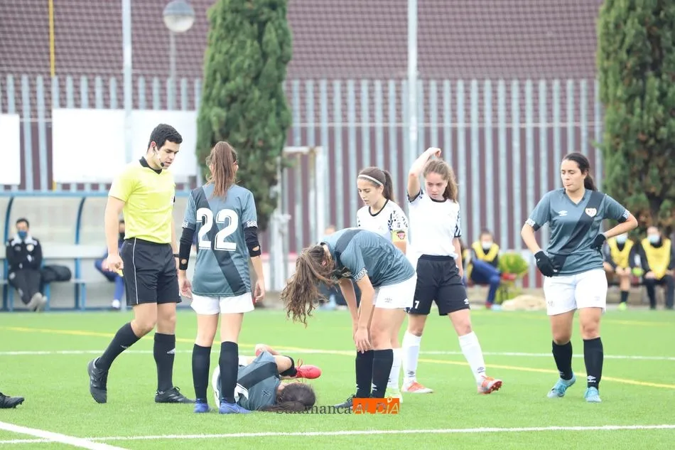 Foto 10 - Lauris vuelve a hacer de las suyas con un doblete y le da otra victoria al Salamanca UDS Femenino...