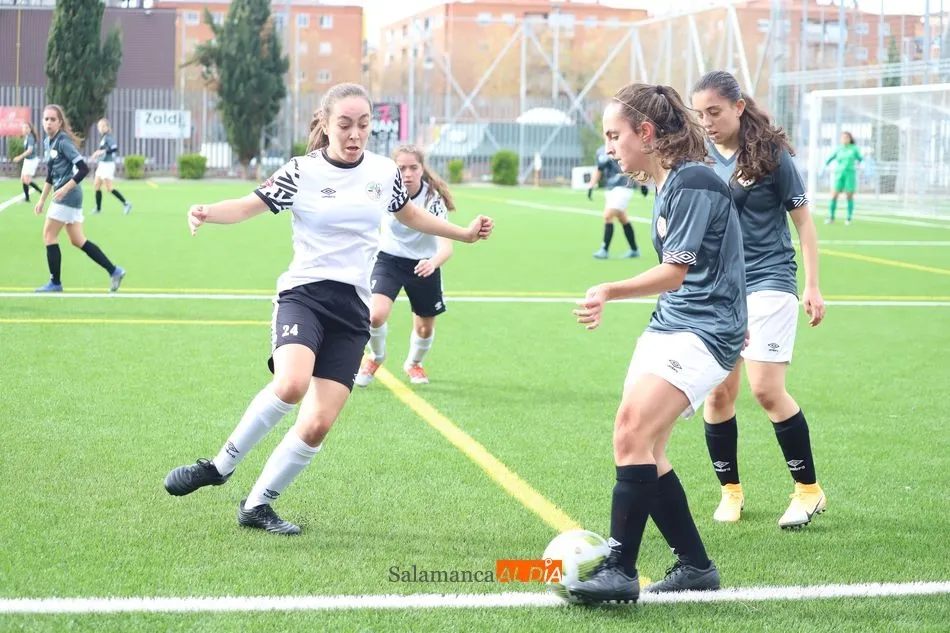 Foto 8 - Lauris vuelve a hacer de las suyas con un doblete y le da otra victoria al Salamanca UDS Femenino...